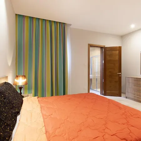 Spacious And Modern 3bed With Balcony-hosted By Sweetstay *