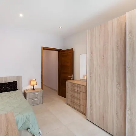 Spacious And Modern 3bed With Balcony-hosted By Sweetstay 아파트 *