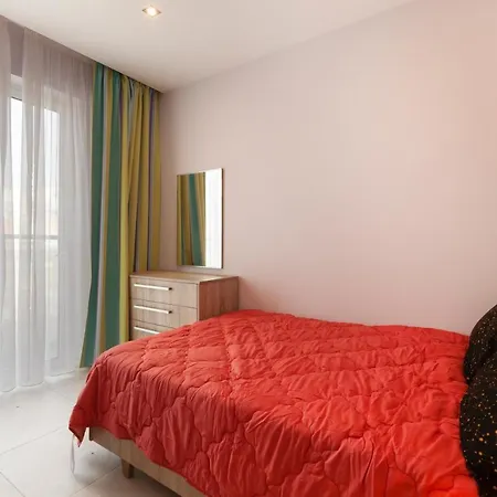 Spacious And Modern 3bed With Balcony-hosted By Sweetstay Apartment *