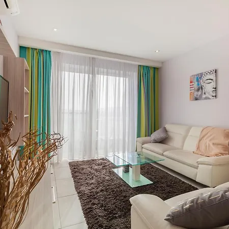 Apartment Spacious And Modern 3bed With Balcony-hosted By Sweetstay St. Paul's Bay