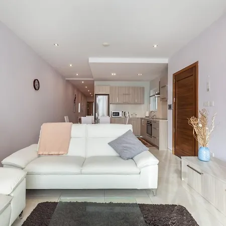 Apartment Spacious And Modern 3bed With Balcony-hosted By Sweetstay St. Paul's Bay