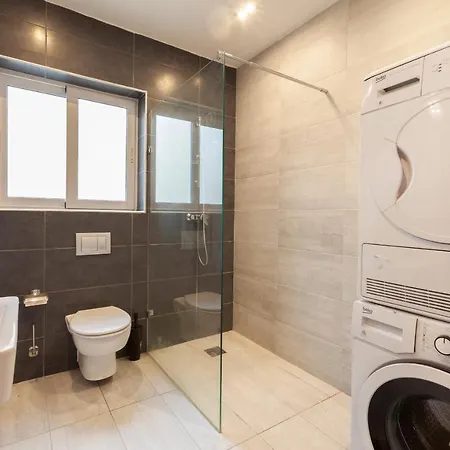 Apartment Spacious And Modern 3bed With Balcony-hosted By Sweetstay *