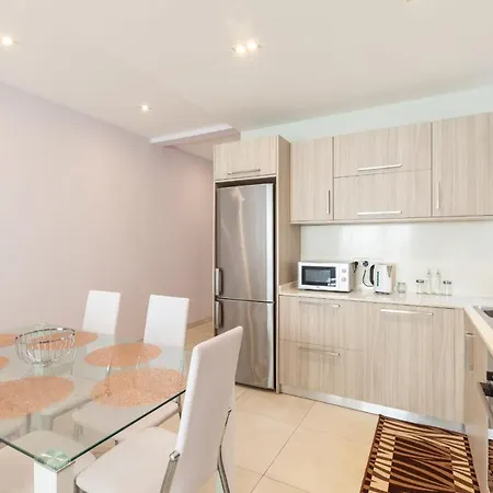 Spacious And Modern 3bed With Balcony-hosted By Sweetstay شقة